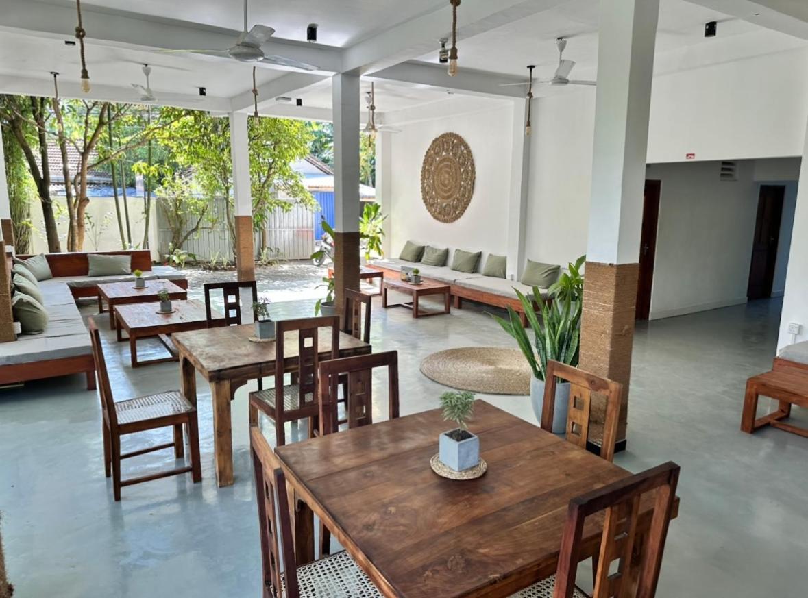 Drifter - Rooms & Food Midigama East Exterior foto