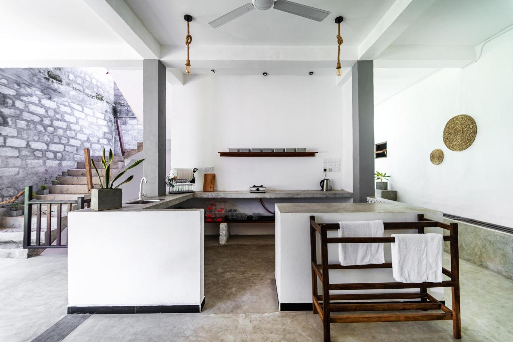 Drifter - Rooms & Food Midigama East Exterior foto